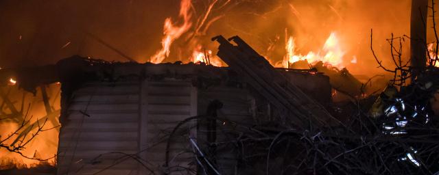 В Забайкалье при пожаре в частном доме погибла пара долгожителей