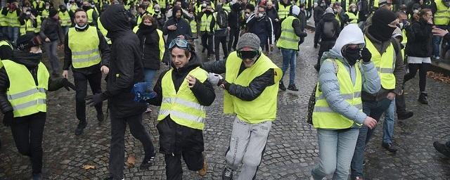 Полиция Парижа задержала 481 человека на протестах «желтых жилетов»
