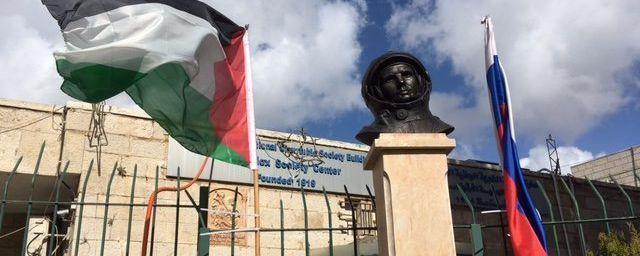 В Палестине установили бюст Юрия Гагарина