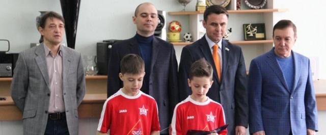 В Хабаровске учащихся школ посвятили в юные армейцы