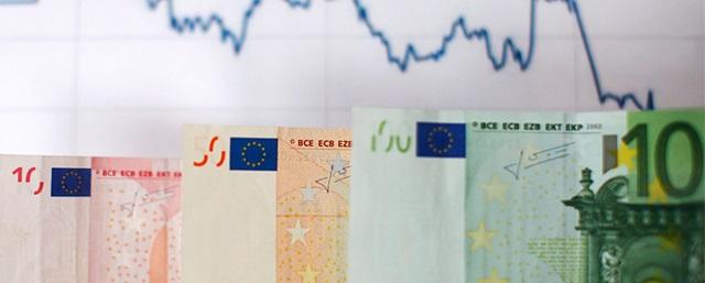 Курс евро в России опустился до 85,7 рубля впервые за последние 13 месяцев