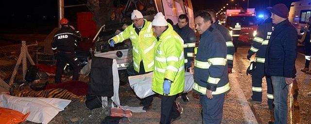 В Турции в ДТП с автобусом 11 человек погибли и более 40 пострадали