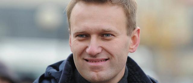 Политик Навальный получил разрешение на выезд за рубеж