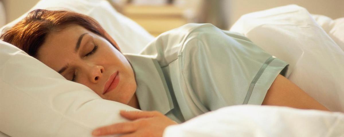 Диетологи назвали три продукта для улучшения качества сна