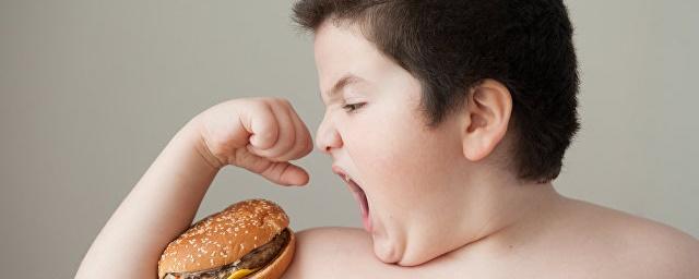 Ученые: Ожирение передается от родителей к детям