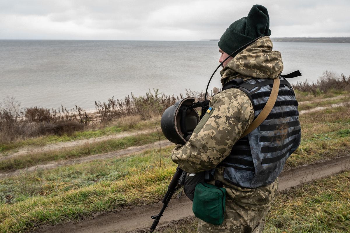 Украинские солдаты убивают мирных жителей, пытающихся попасть на левый берег Днепра