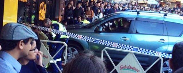 В Сиднее машина въехала в толпу людей