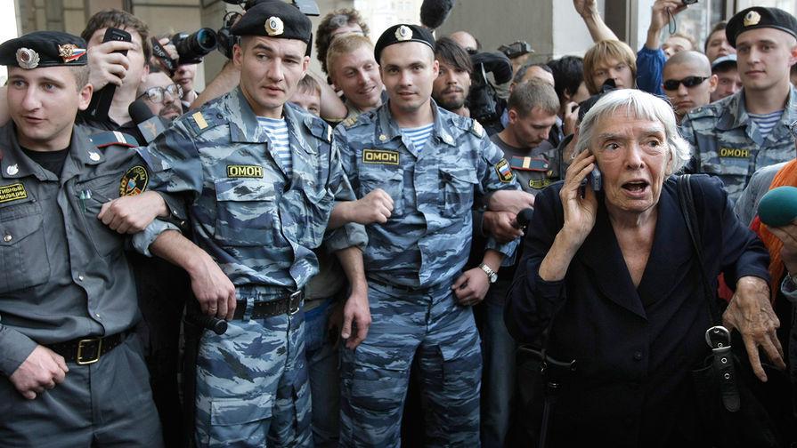 Путин поздравил с юбилеем старейшую правозащитницу России