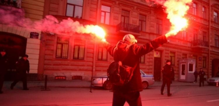 В Петербурге «другороссы» забросали консульство Турции яйцами  