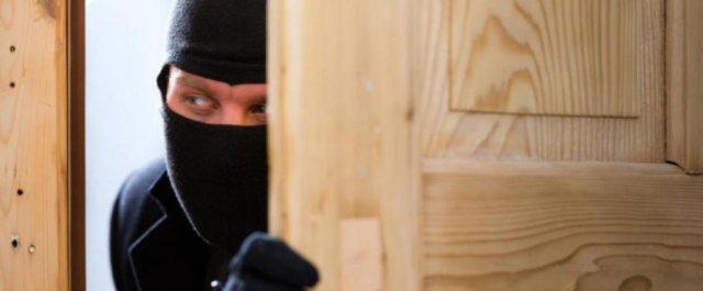 В Брянске рецидивист подозревается в 13 квартирных кражах