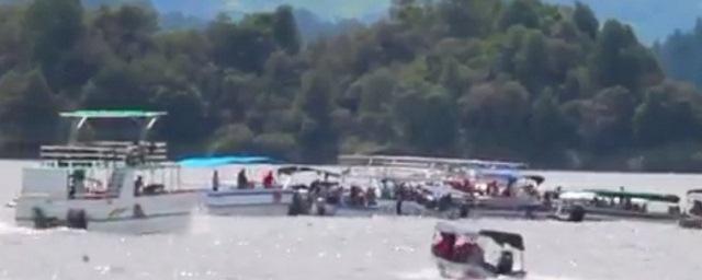 В Колумбии при крушении прогулочного катера погибли шесть человек