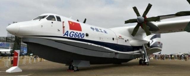 Пилоты КНР провели испытания самого крупного в мире гидросамолета AG600