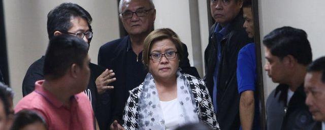 На Филиппинах полиция арестовала оппозиционного сенатора