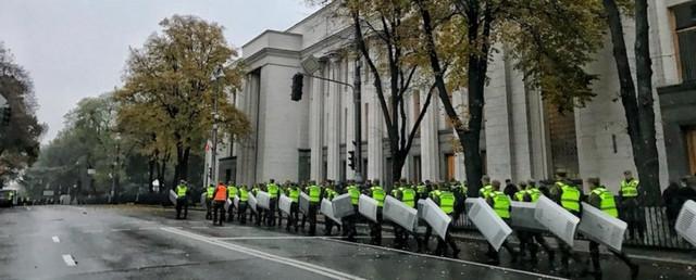 Здание Верховной Рады оцепили бойцы Нацгвардии из-за акции протеста