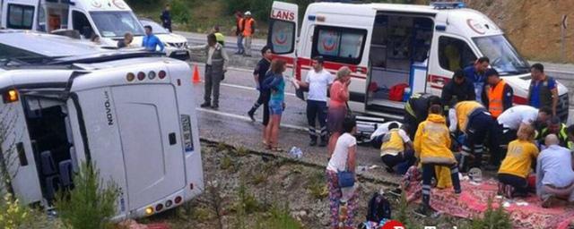 В результате ДТП в Турции погибли 7 человек, десятки травмированы