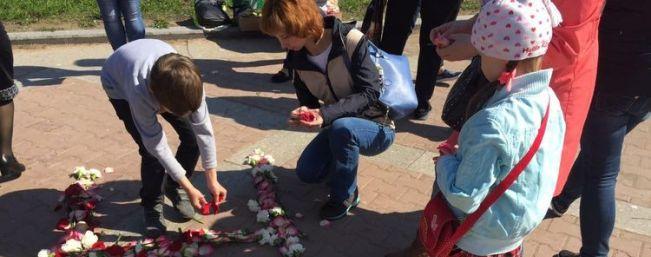 В Петербурге прошла акция в память о жертвах крушения А321 на Синае