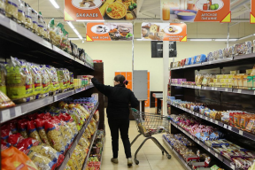 Аксенов назвал аморальной наценку в 100% на социально значимые товары в магазинах Крыма