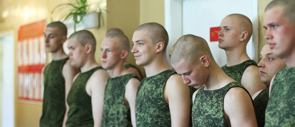 В РФ предложили вернуть командирам частей право арестовывать солдат