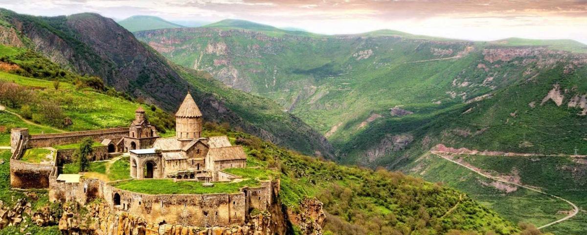Россияне не отказываются от забронированных летних туров в Армению