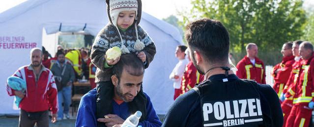 СМИ: Власти Германии будут платить мигрантам за возвращение домой