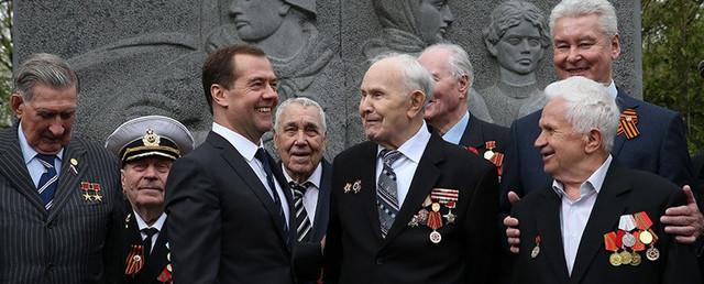 Ветераны-москвичи получат матпомощь к годовщине Битвы за Москву