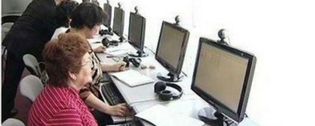 Смоленские пенсионеры смогут посетить бесплатные компьютерные курсы