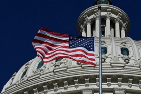 В США приспустили флаги в память о погибших офицерах полиции Капитолия