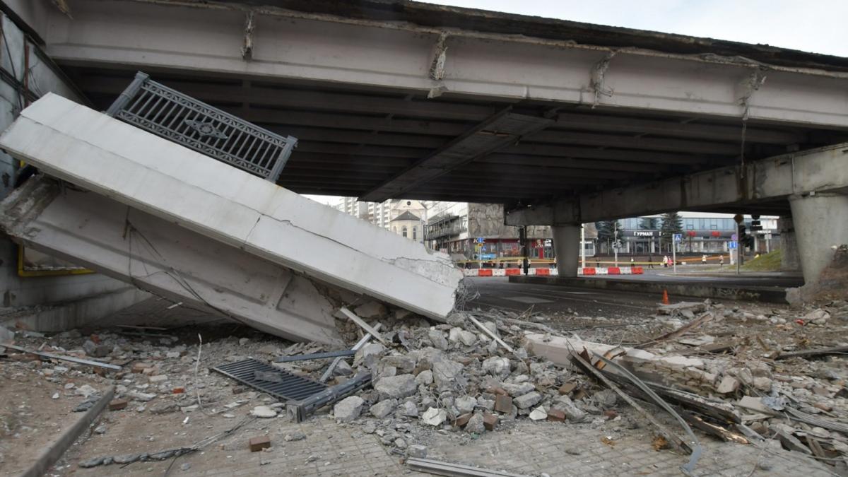 В Бразилии три человека погибли в результате обрушения моста