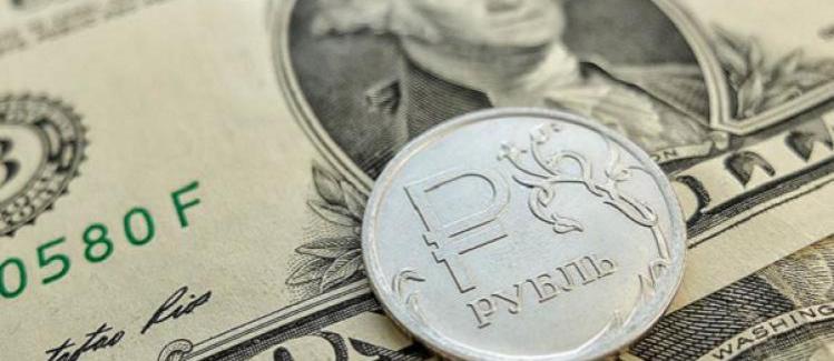 Центробанк повысил курс рубля к доллару и евро