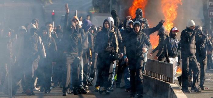 В Париже протесты против полиции переросли в массовые беспорядки