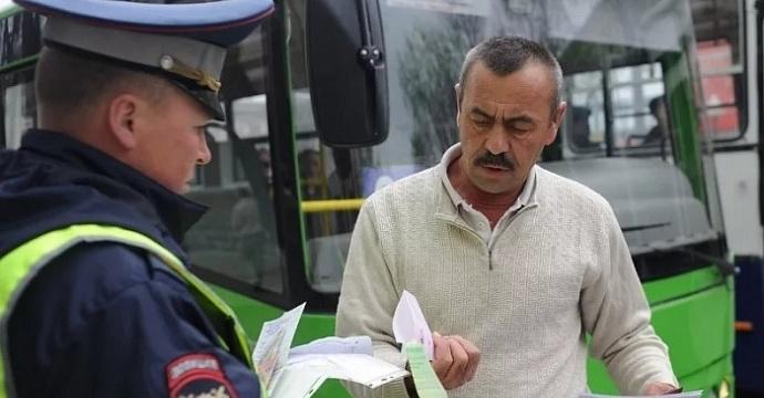 В России вступил в силу запрет водителям работать без российских прав