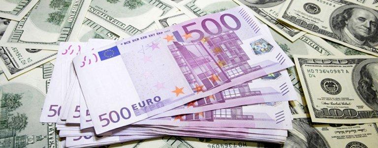 Официальный курс евро в РФ обновил минимум с июня 2015 года