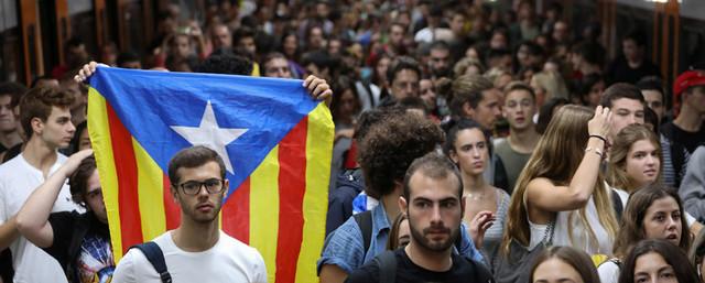 В Каталонии митингующие перекрыли десятки дорог