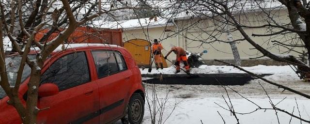 В Ростове попала на фото укладка асфальта на снег