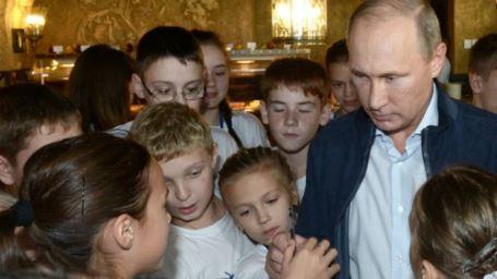 Владимир Путин утвердил поручения, нацеленные поддержать семьи с детьми