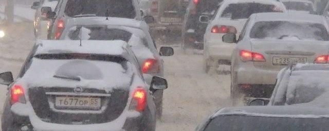 Воронежцев призвали отказаться от личных авто на время снегопадов