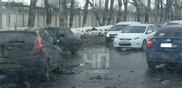 В Ульяновске на Московском шоссе произошло массовое ДТП