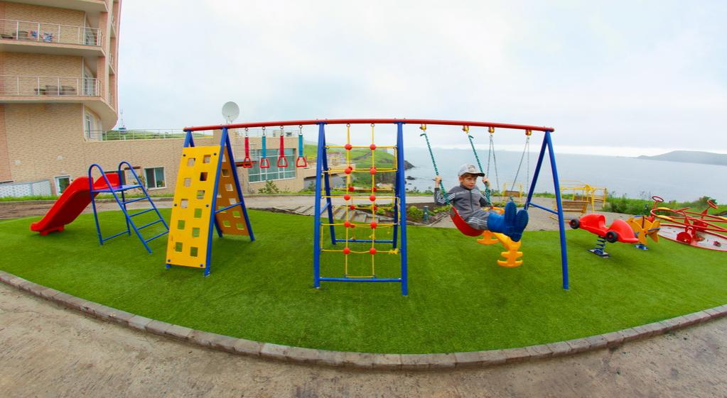 Власти Севастополя потратят 250 млн рублей на детские площадки