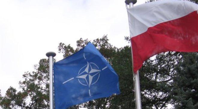 В Польше при столкновении автомобиля с грузовиком НАТО погиб человек