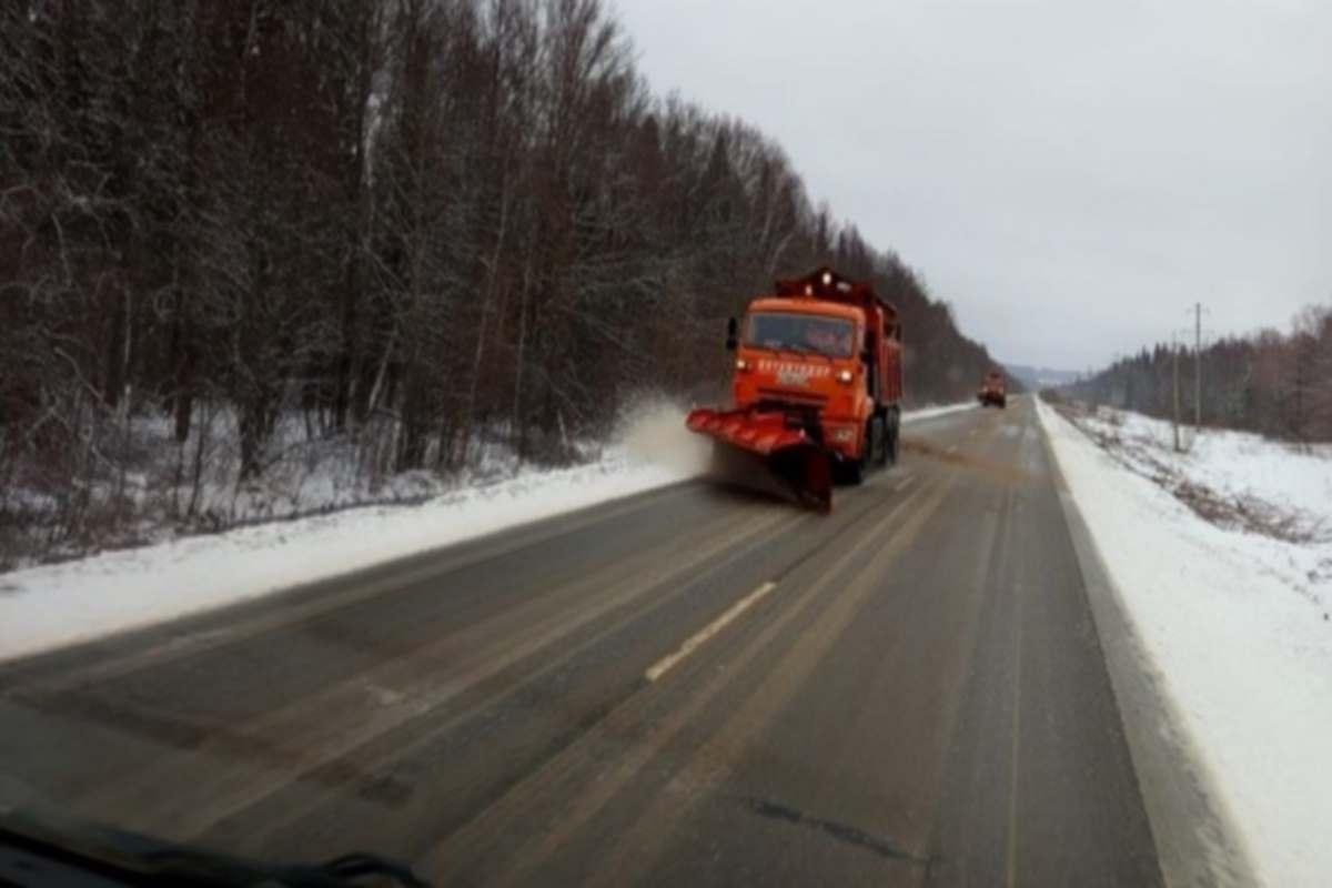 В правительстве Кировской области обсудили степень готовности дорожников к зимнему сезону