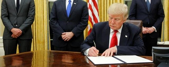 СМИ: Трамп намерен подписать указ о выходе США из NAFTA