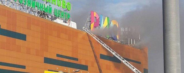 На северо-востоке Москвы горит торговый центр «РИО»