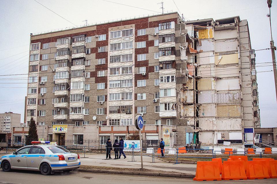 В Ижевске начали разбирать рухнувшую после взрыва секцию дома