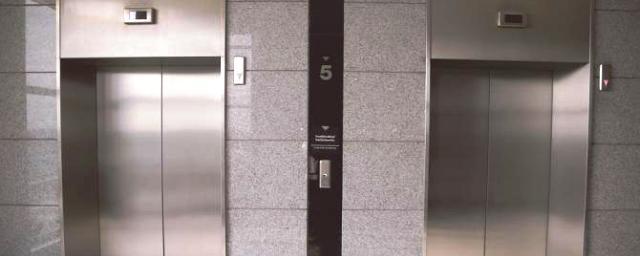 В барнаульской многоэтажке упал лифт