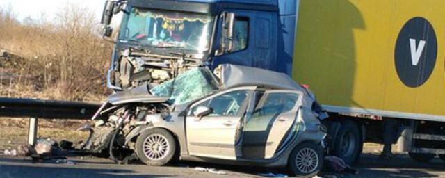 В Петербурге в ДТП на Колпинском шоссе погибли три женщины