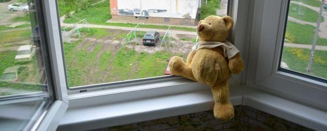 В Башкирии четырехлетний мальчик выпал из окна и погиб