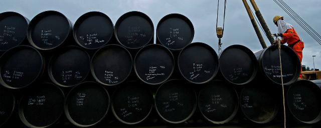 Эксперты: Нефть впервые за 4 года может подорожать до $100 за баррель