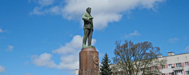 В Калининграде временно демонтируют памятник Калинину