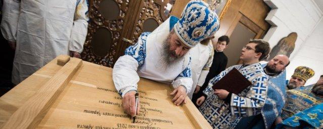 В Киеве митрополит Онуфрий освятил старейший деревянный храм города