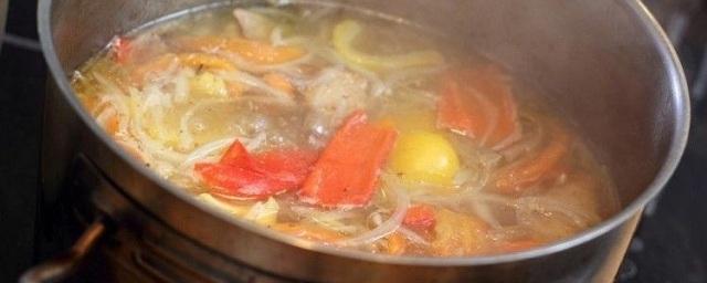 В Оренбуржье девочка опрокинула на себя кастрюлю с горячим супом